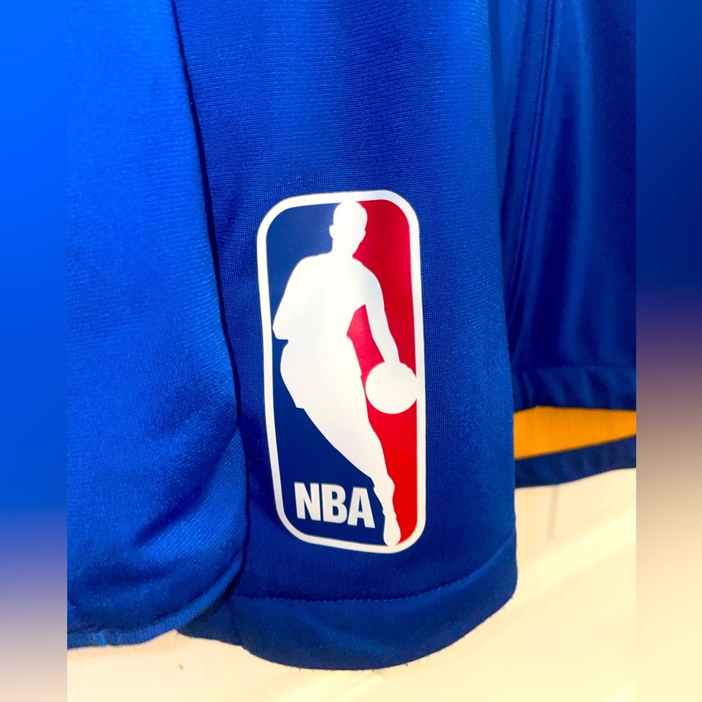 NBA Golden State Warriors 4X Champion Jacket Adifas Size Med. Perfect Condition - Picture 4 of 9